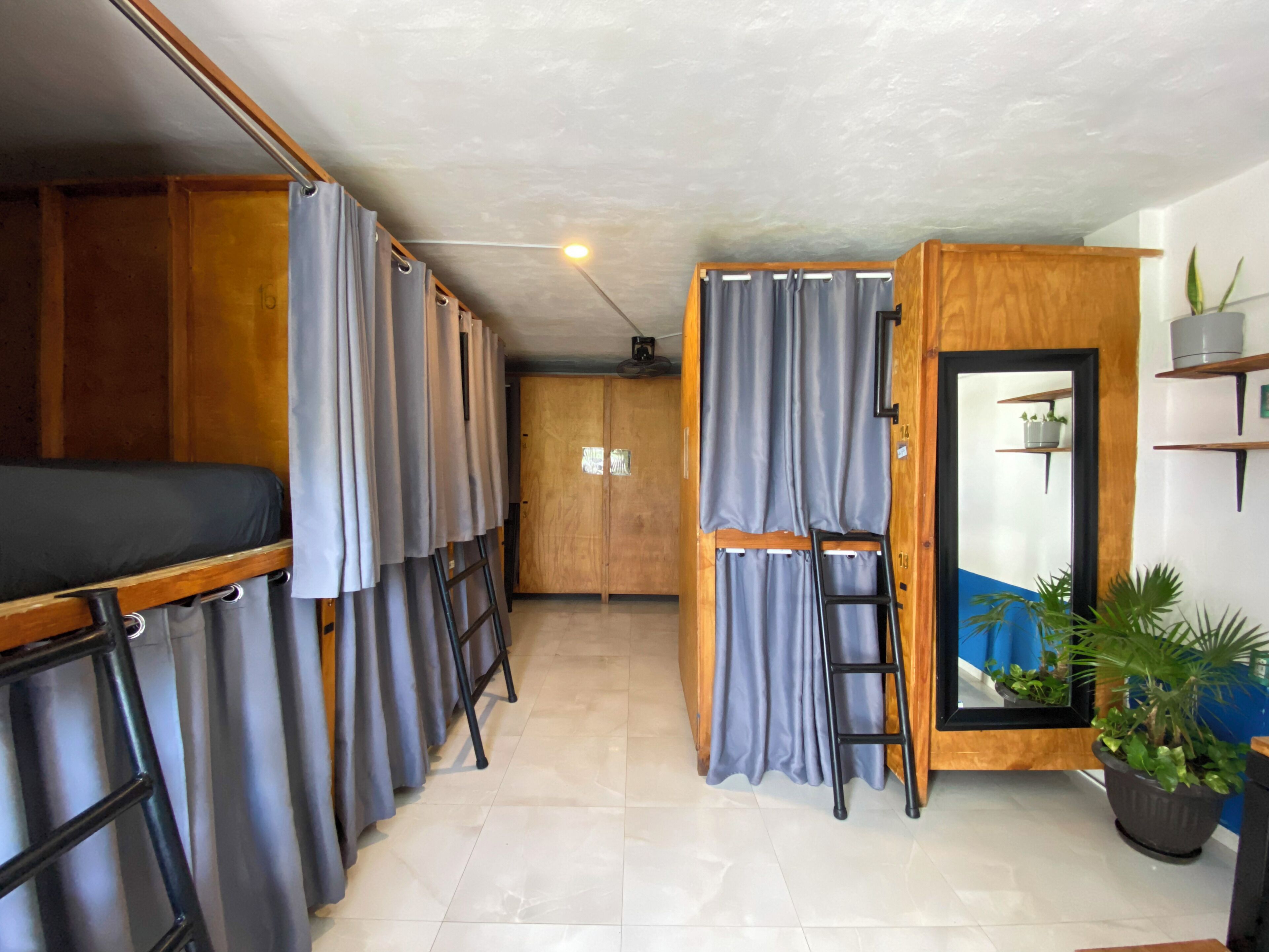 Minibar, wi-fi (inkludert) og sengetøy