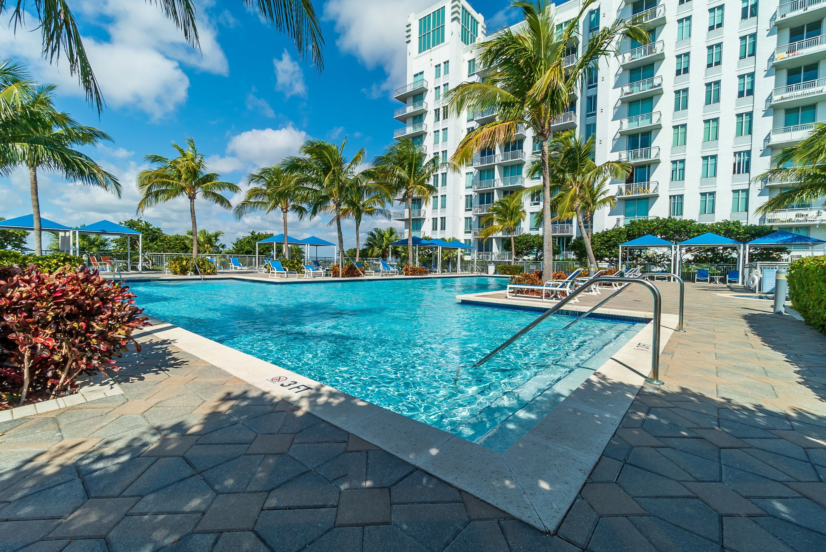 Ulkouima-allas, lämmitetty uima-allas