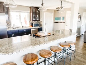 Fridge, microwave, oven, stovetop - Las Palmas Resort- 4 bedrooms - Sleeps 12 (St. George)