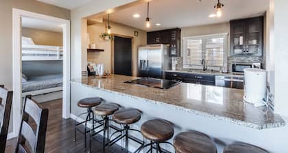 Las Palmas Resort- 4 bedrooms - Sleeps 12 - Beautiful view and spacious