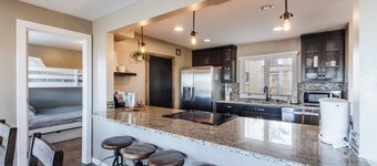 Las Palmas Resort- 4 bedrooms - Sleeps 12 - Beautiful view and spacious