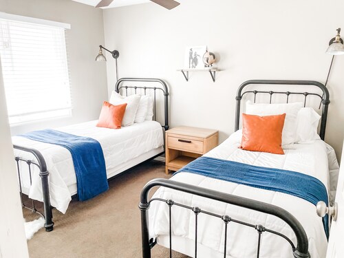 Las Palmas Resort- 4 bedrooms - Sleeps 12 - Beautiful view and spacious