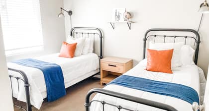 Las Palmas Resort- 4 bedrooms - Sleeps 12 - Beautiful view and spacious