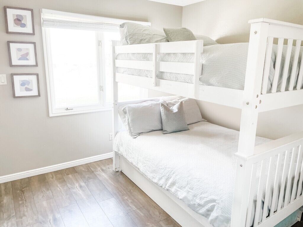 4 chambres, fer et planche à repasser, lit parapluie, Wi-Fi gratuit