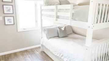 4 chambres, fer et planche à repasser, lit parapluie, Wi-Fi gratuit