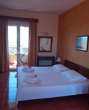 In-room safe, soundproofing, iron/ironing board, free WiFi - Vitoratos Studios (Kefalonia)