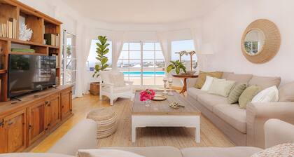 Amazing 3 bedroom Ocean view with pool