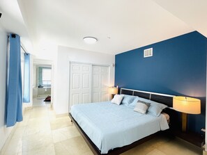 2 bedrooms, iron/ironing board, free WiFi, bed sheets - Beachfront Suite in the Carlyle Hotel on Ocean Drive in South Beach Miami (Miami Beach)