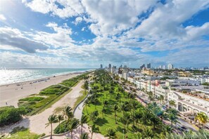 Beach nearby - Beachfront Suite in the Carlyle Hotel on Ocean Drive in South Beach Miami (Miami Beach)