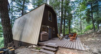 Modified A Frame Cabin.King bed. Only mins. from Ski Cloudcroft and the village.