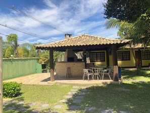 Outdoor dining - Beautiful, cozy, and well-equipped - Geribá within walking distance! (Armação dos Búzios)