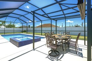Outdoor dining - Luxury Pool & Spa! Sunny Cape Coral Getaway (Cape Coral)