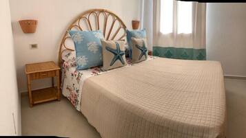 1 bedroom, travel cot, free WiFi, bed sheets