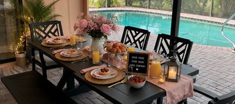 Tropical Palm Oasis - Cozy Private Heated Pool Home!