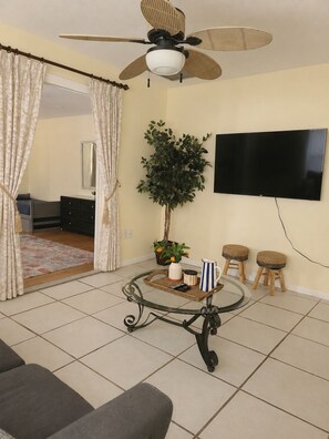 Smart TV - Tropical Palm Oasis - Cozy Private Heated Pool Home! (Port Charlotte)