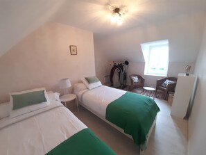 2 bedrooms, iron/ironing board, free WiFi, bed sheets