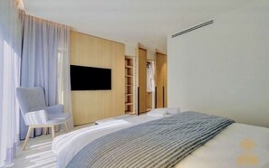 6 bedrooms, in-room safe, desk, iron/ironing board