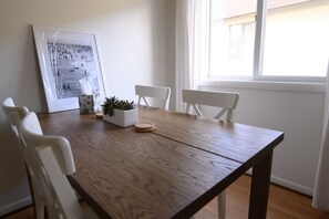 Dining - 10 minute walk to the beach! Family- size condo (Ocean City)