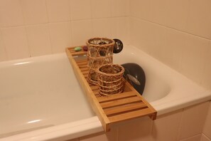 Ensemble douche/baignoire, sèche-cheveux