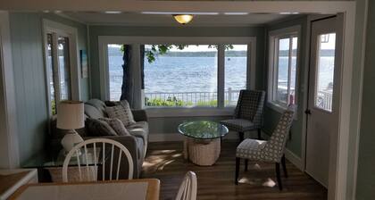 Lakefront Cottage #3, AC, Newly Remodeled, 4 SUPs, 8 Kayaks, Rowboats