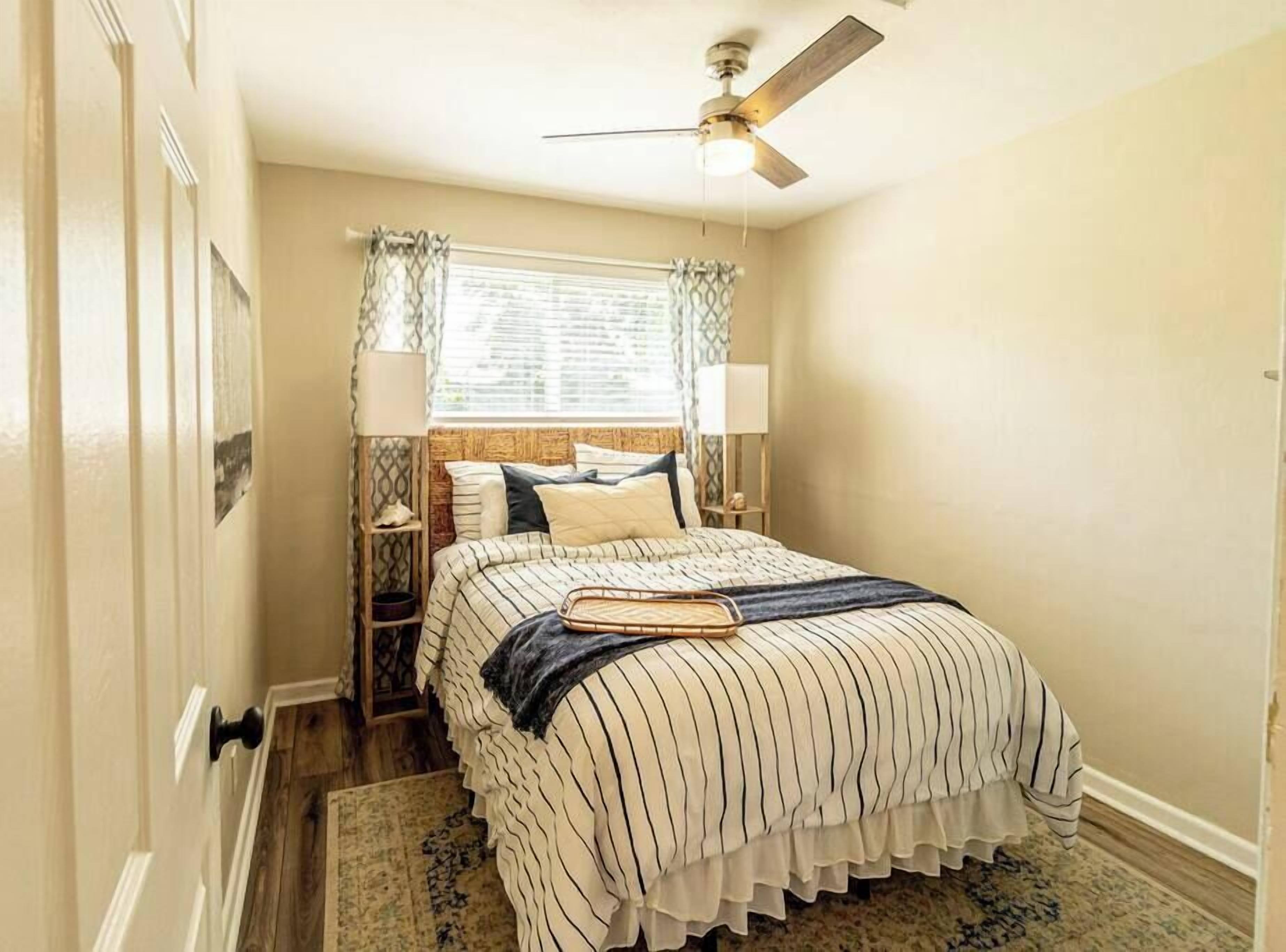 3 chambres, fer et planche à repasser, Wi-Fi, draps fournis