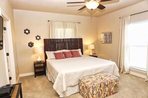 3 Schlafzimmer, Betten mit Memory-Foam-Matratzen, Bügeleisen/Bügelbrett