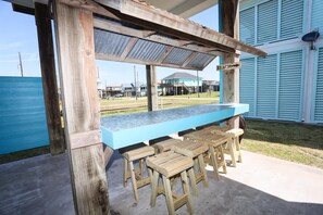 Outdoor dining - Colt-A-Cabana, 3/2, Sleeps 9 (Crystal Beach)