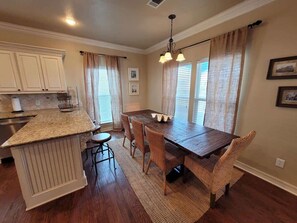 Dining - Colt-A-Cabana, 3/2, Sleeps 9 (Crystal Beach)