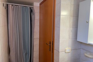 シャワー、ヘアドライヤー、ビデ