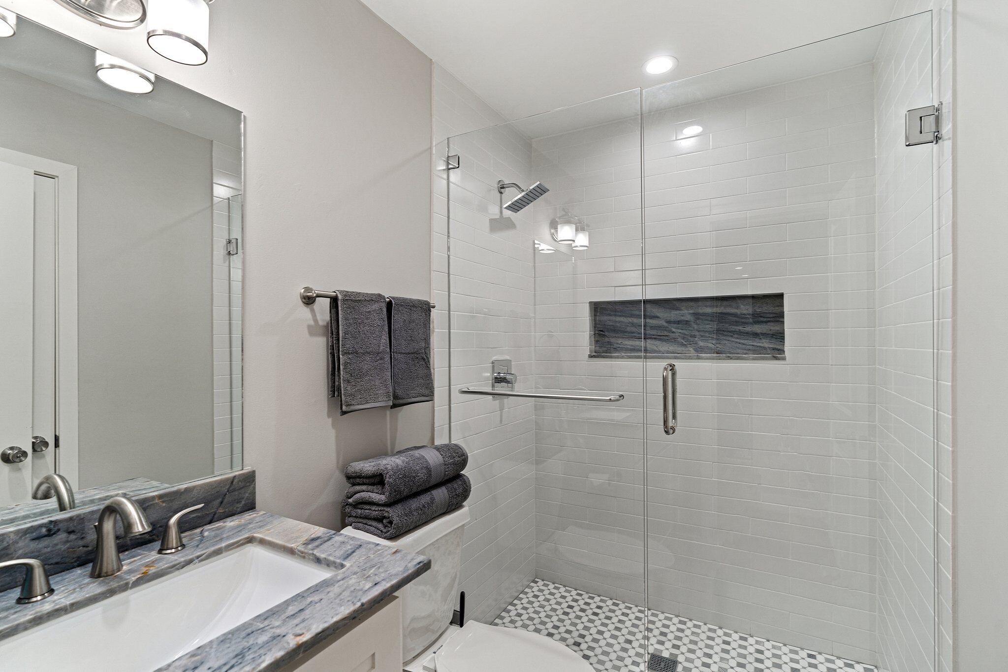 Combined shower/tub
