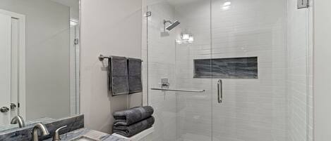 Combined shower/tub