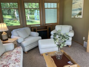 Smart-TV, Kamin, DVD-Player, Videothek