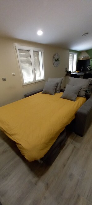 1 bedroom, iron/ironing board, free WiFi, bed sheets