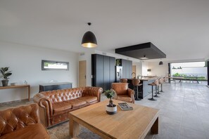 Smart TV, DVD player, books, printers