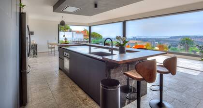 Villa contemporaine Ă Nice, vue mer La Dolce Vita, piscine sans vis-Ă -vis