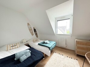 4 bedrooms, desk, iron/ironing board, travel crib - Villa H Ste Marine<br> with jacuzzi in a quiet area, fully renovated (Ste Marine, Combrit)