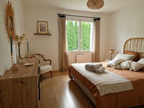 4 bedrooms, desk, iron/ironing board, travel crib - Villa H Ste Marine<br> with jacuzzi in a quiet area, fully renovated (Ste Marine, Combrit)