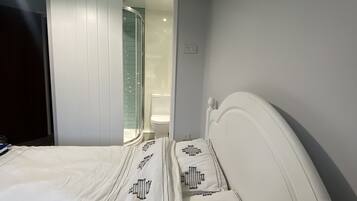 3 bedrooms, iron/ironing board, WiFi