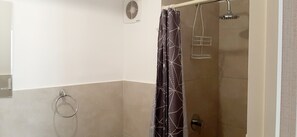 Dusche, Handtücher, Seife, Shampoo