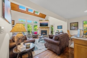 Smart TV, fireplace, offices