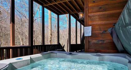 Vintage Luxury CreeksideCabin w/ FirePit, King, Game Room, Hot Tub, BBQ, Wi-Fi
