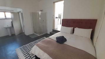 1 slaapkamer, een strijkplank/strijkijzer, wifi, beddengoed