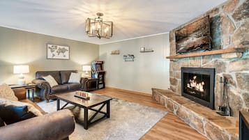 Una Smart TV, una chimenea