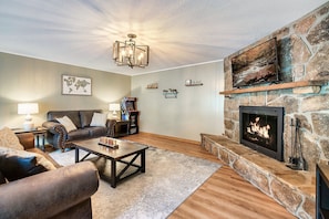 Smart TV, fireplace