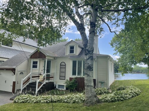 Beautiful lake house tucked away in quiet neighborhood