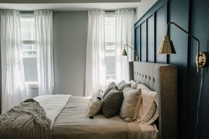 3 habitaciones, escritorio, tabla de planchar con plancha y wifi gratis