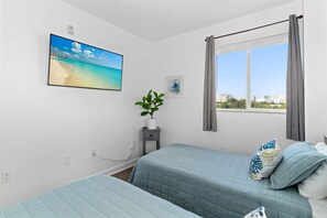 3 bedrooms, in-room safe, desk, iron/ironing board