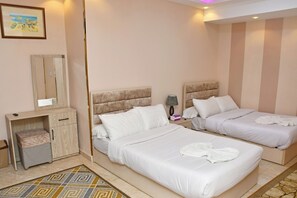 Luxury Δίκλινο Δωμάτιο (Twin), 1 Queen Κρεβάτι | Υποαλλεργικά κλινοσκεπάσματα, κρεβάτια με ανώστρωμα, μίνι μπαρ 