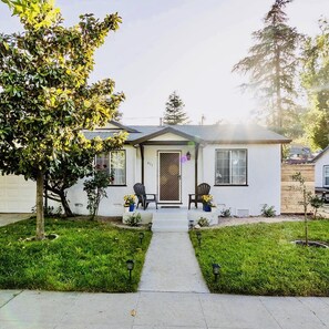 Exterior - Wlk2dtown, Kng bds, WrkSpace, WiFi, FPit, Dogs (Paso Robles)