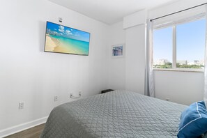 2 bedrooms, in-room safe, desk, iron/ironing board